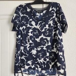 Jones New York Petite Collection Navy Blue Roses Top Size P12